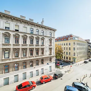 Zeus Design Schoenbrunn Apartment