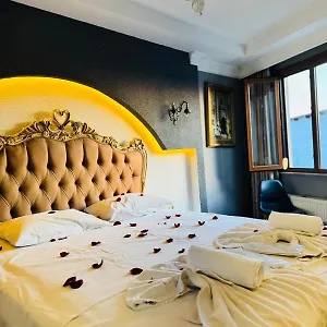 Elisa Istanbul
